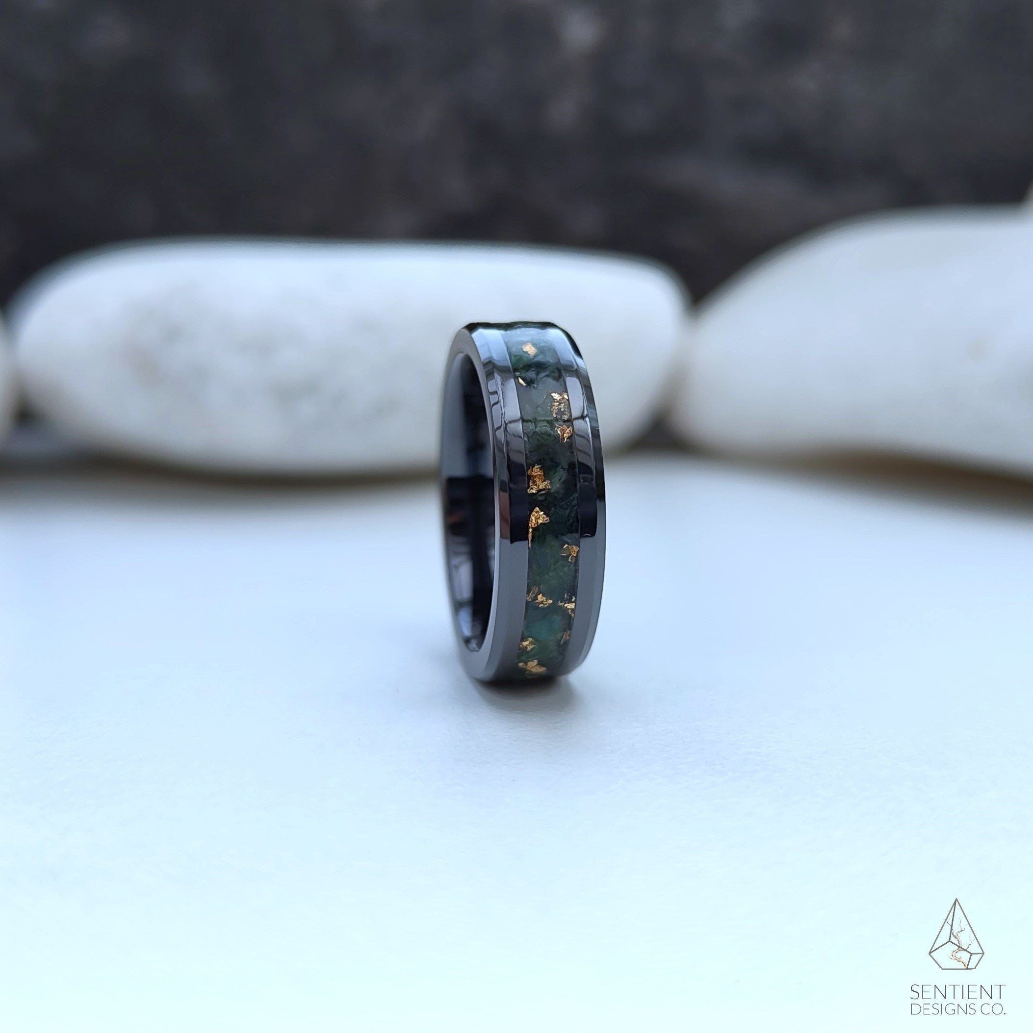 Moss Agate Glowstone Ring Close